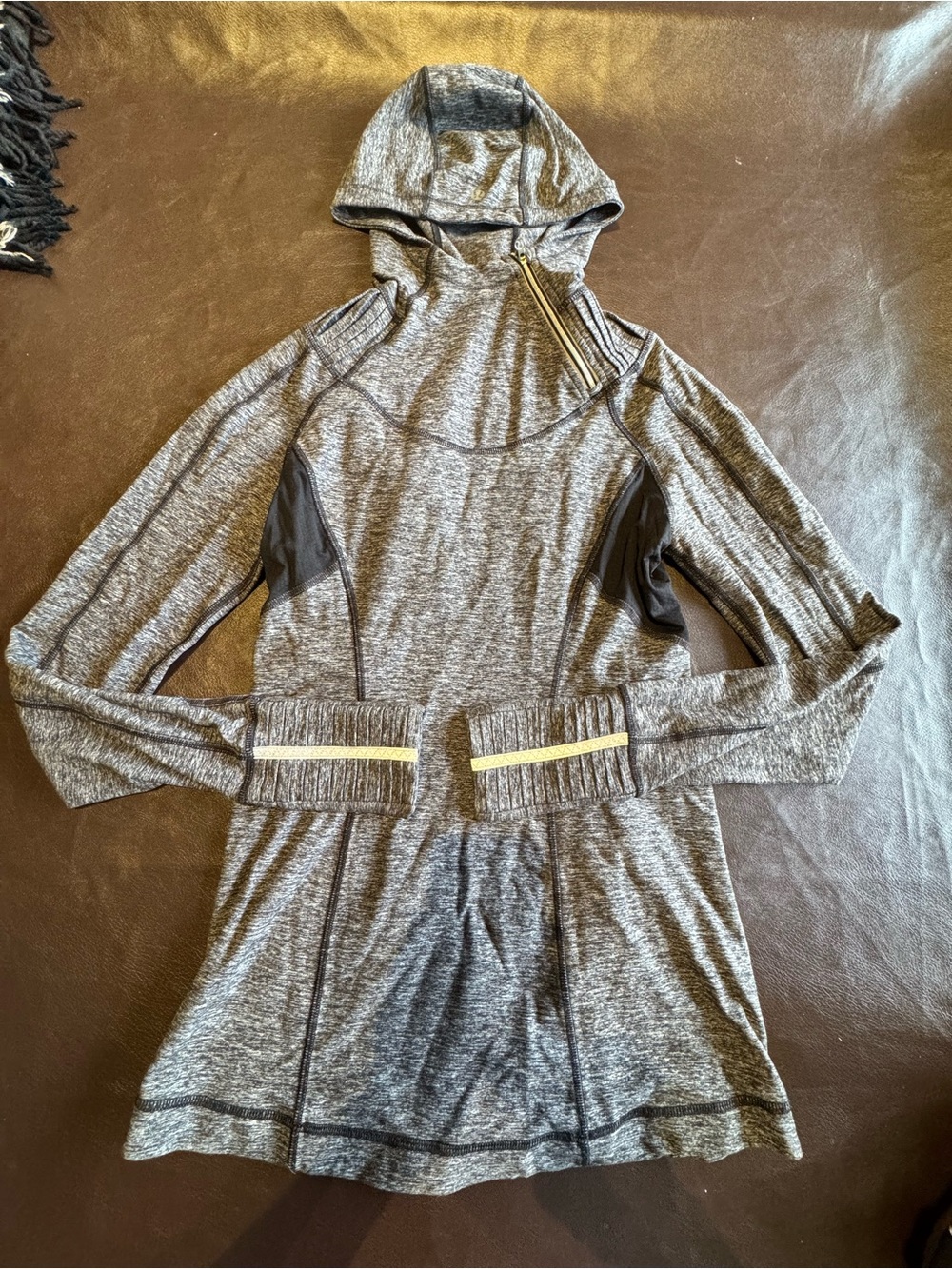 lululemon athletica Heather Gray Hooded Long-Sleeve Pullover with Black Accents